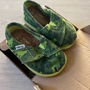 Toms green animal camo.   Worn once